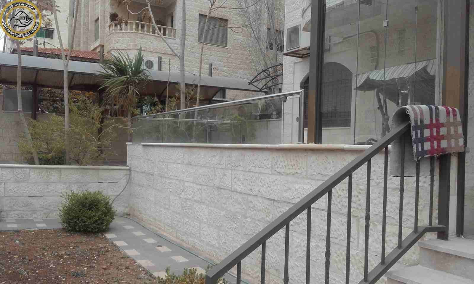 شقة ارضية مميزة للبيع في خلدا 190م مع حديقة وترسات 120م تشطيب سوبر ديلوكس
لا تنسَ أنك شاهدت هذا الإعلان في عنكبوت...