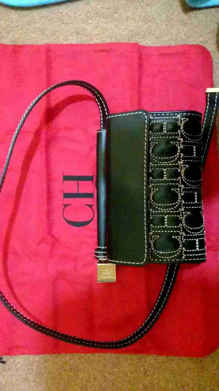 Carolina Herrera wast bag brand new
لا تنسَ أنك شاهدت هذا الإعلان في عنكبوت
small wast bag...