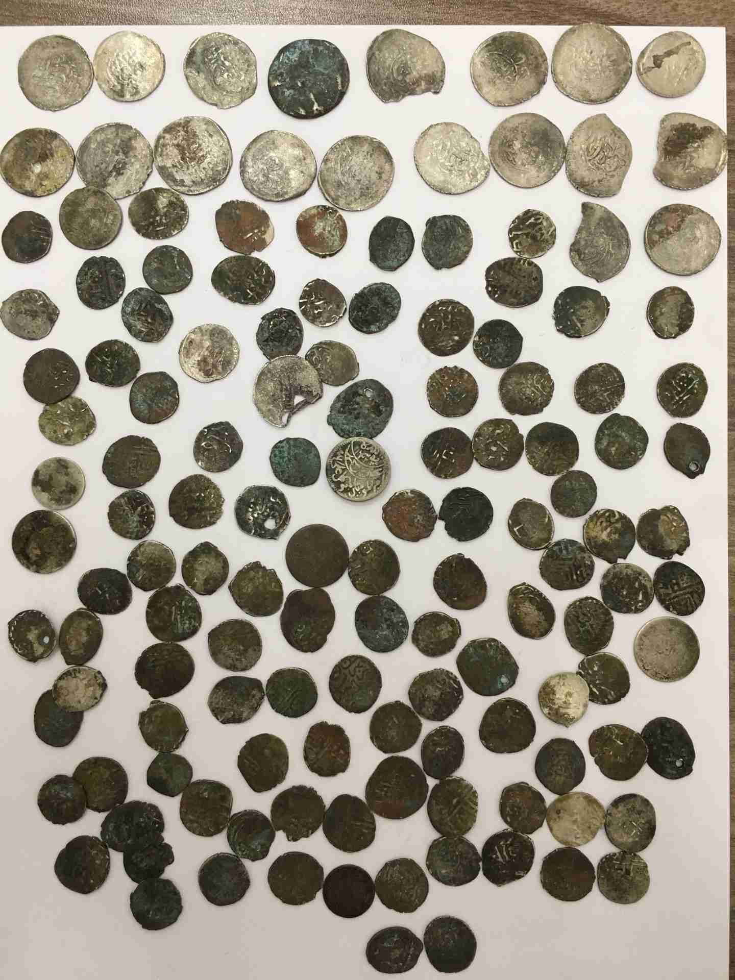 قطع نقدية معدنية قديمة
لا تنسَ أنك شاهدت هذا الإعلان في عنكبوت
حسب الموجود فالصور
أمريكي , ف...
