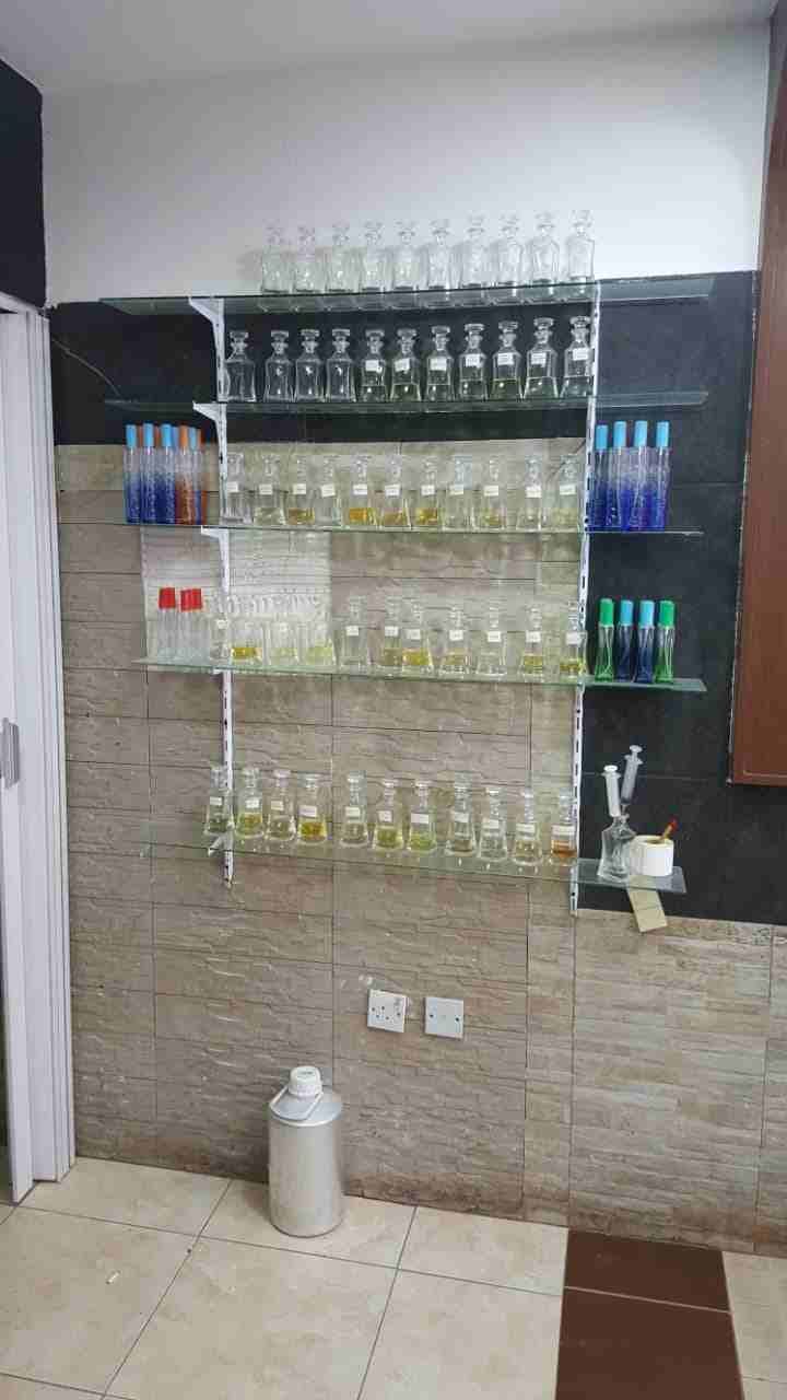 عدت صالون رجالي للبيع
لا تنسَ أنك شاهدت هذا الإعلان في عنكبوت
عدت صالون رجالي للبيع.......