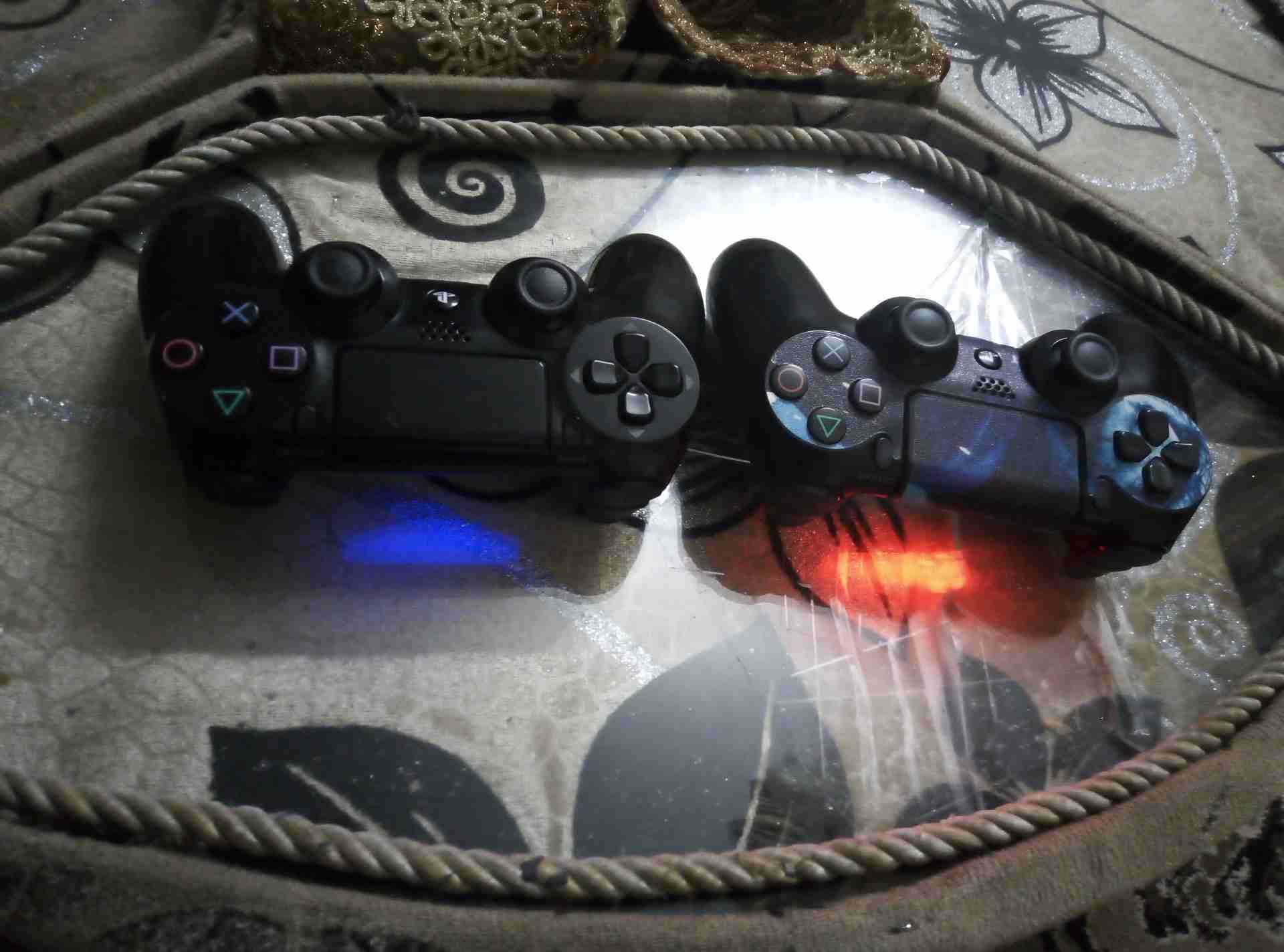 يد تحكم اصلية Ps4 SonY مع بلس اونلاين مجانآ
لا تنسَ أنك شاهدت هذا الإعلان في عنكبوت
يد تحكم اصليه...