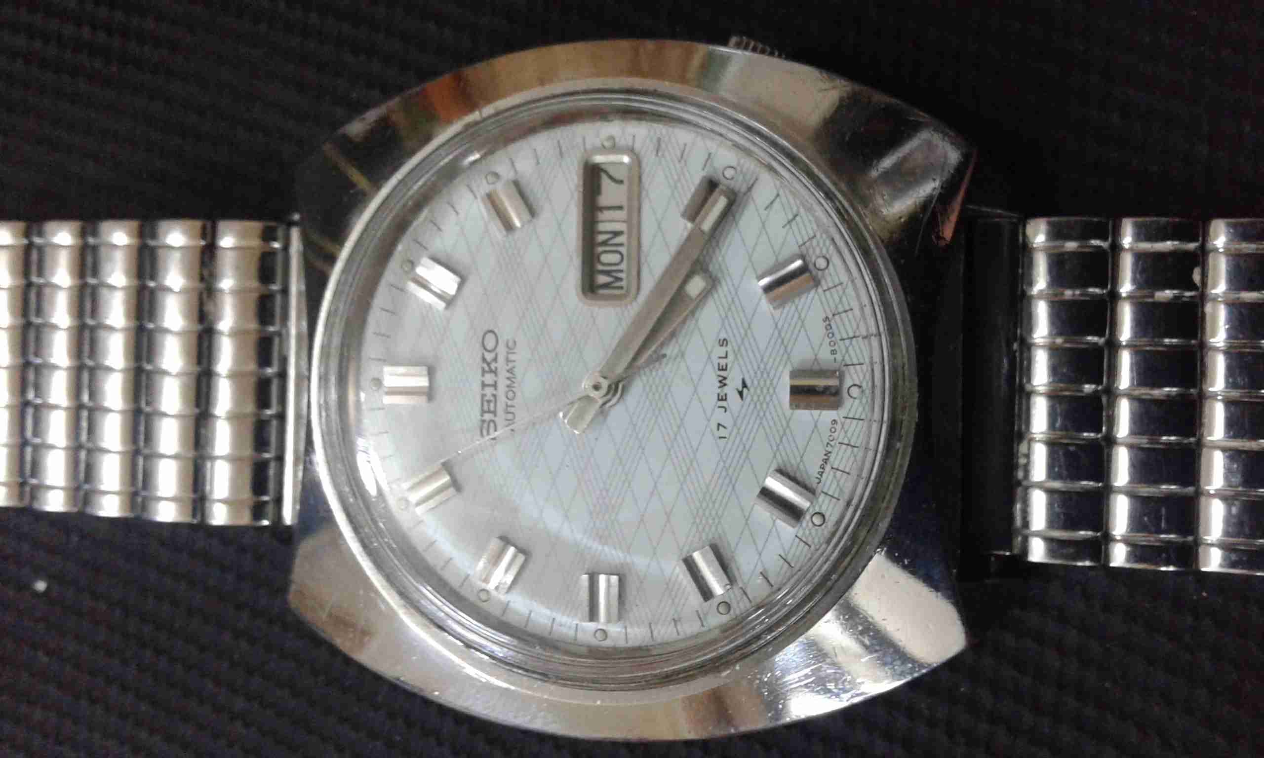 ساعة Seiko
لا تنسَ أنك شاهدت هذا الإعلان في عنكبوت
ساعة يابانية نوع Seiko .. اوتوماتيك .. لون...