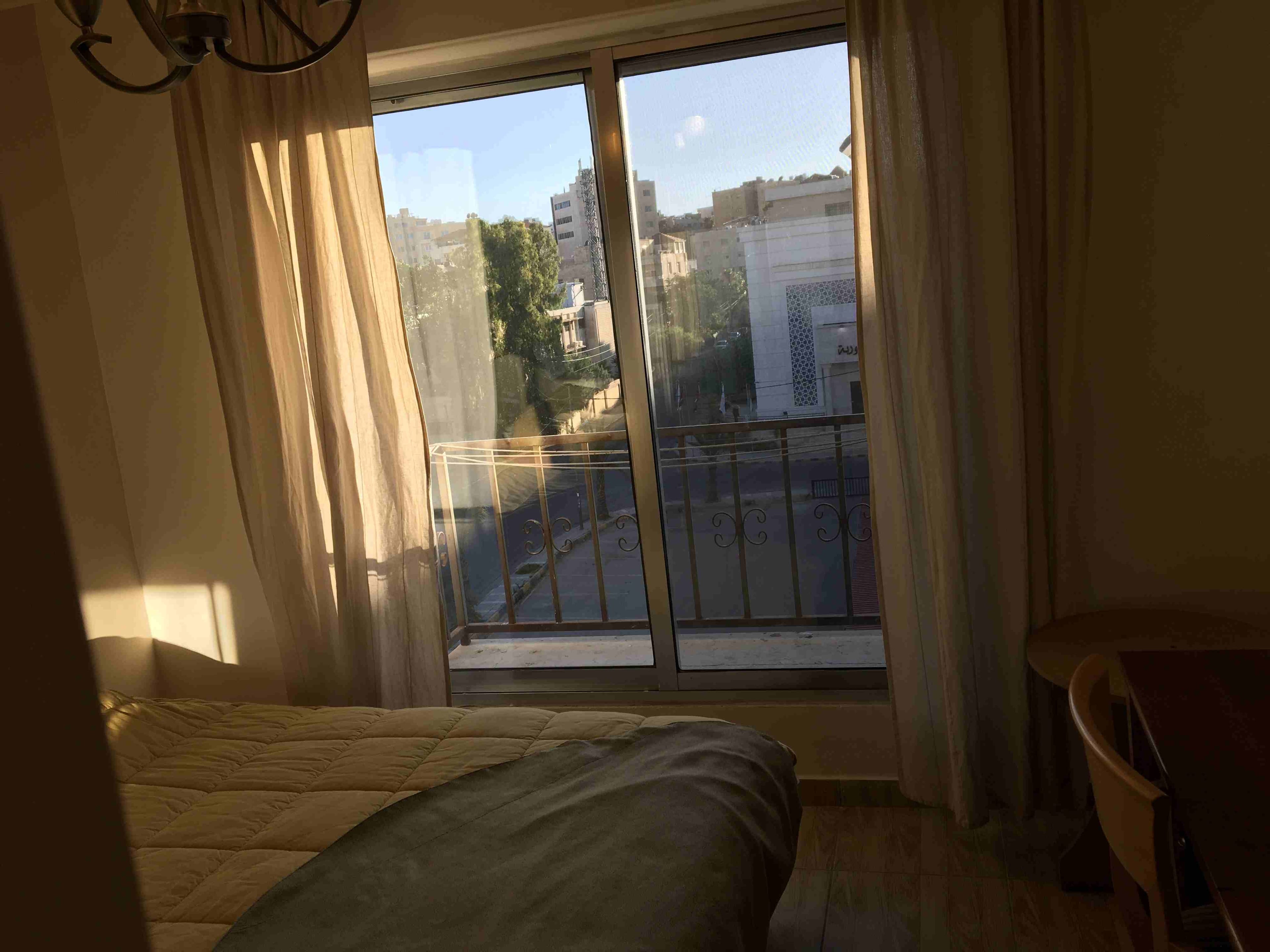ستوديو مفروش فاخر خلف الهوليدي ان Furnished studio (next to holiday-inn hotel) للبيع او الإيجار
لا تنسَ أنك شاهدت هذا الإعلان في عنكبوت...