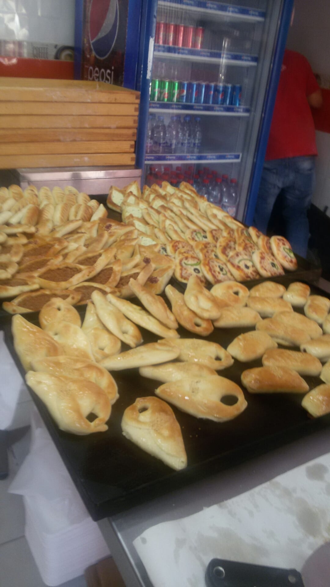 معجنات حسب الطلب
لا تنسَ أنك شاهدت هذا الإعلان في عنكبوت
لعيونك احلى معجنات وبايدي ماهره
وبا...
