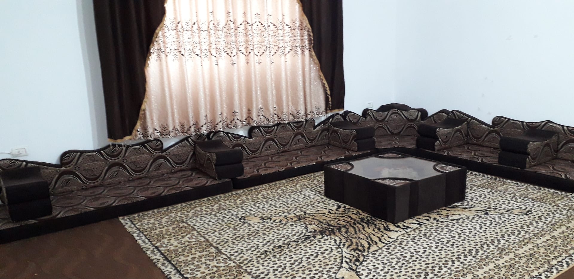 للبيع مجلس حرف L
لا تنسَ أنك شاهدت هذا الإعلان في عنكبوت
مجلس تفصيل استعمال خفيف حرف L
قياس...