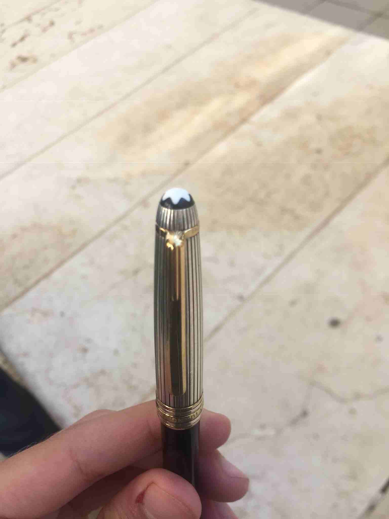 قلم montblanc
لا تنسَ أنك شاهدت هذا الإعلان في عنكبوت
قلم montblanc الماني الماركة الاصليه
ع السو...
