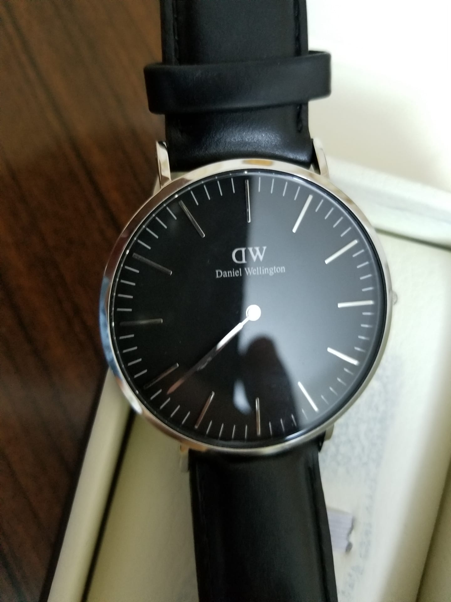 ساعة Daniel wellington
لا تنسَ أنك شاهدت هذا الإعلان في عنكبوت
ساعة Daniel Wellington اصليه...