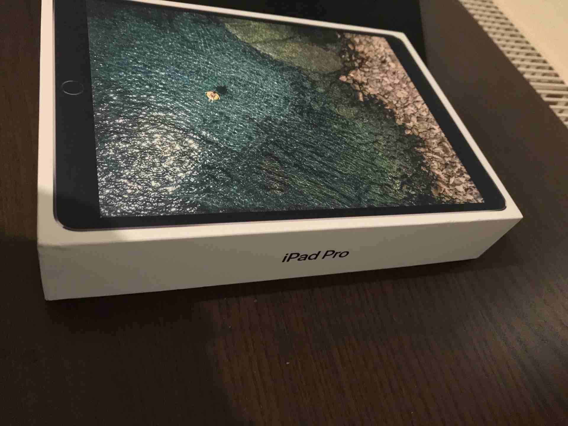 ipad pro 10.5 inch
لا تنسَ أنك شاهدت هذا الإعلان في عنكبوت
Out of the box but not used...