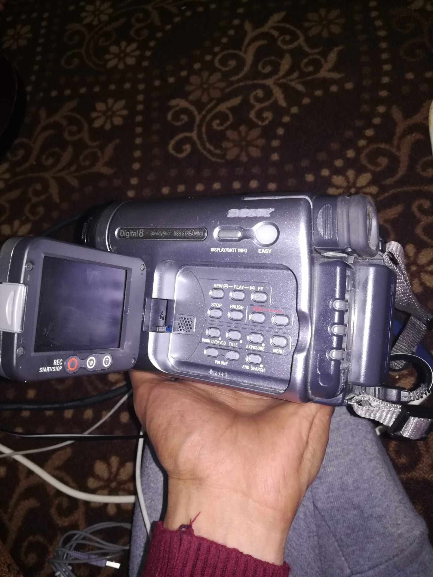 كمرا تصوير فيديو وعادي بحالت الوكاله نوع سوني لبدل على تلفون
لا تنسَ أنك شاهدت هذا الإعلان في عنكبوت...