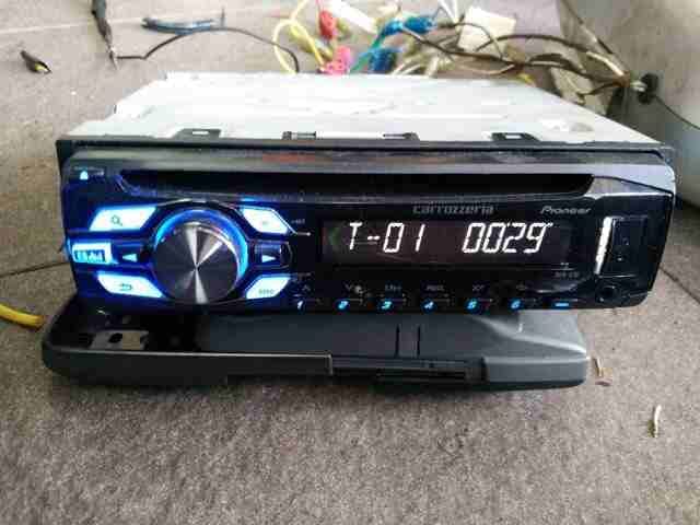 مسجل بايونير Pioneer Carrozzeria ياباني أصلي CD / MP3 / AUX / USB
لا تنسَ أنك شاهدت هذا الإعلان في عنكبوت...