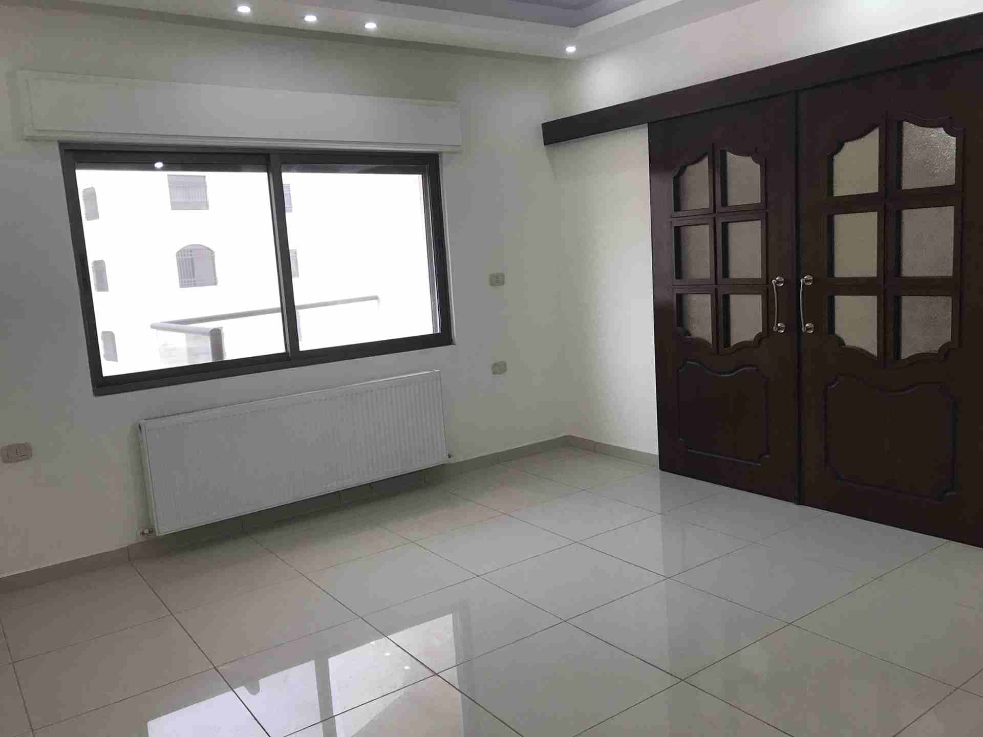 شقه فاخره في الجبيهة مقابل قصر الأميره بسمه 130 م روف 130 م بسعر مغري
لا تنسَ أنك شاهدت هذا الإعلان في عنكبوت...