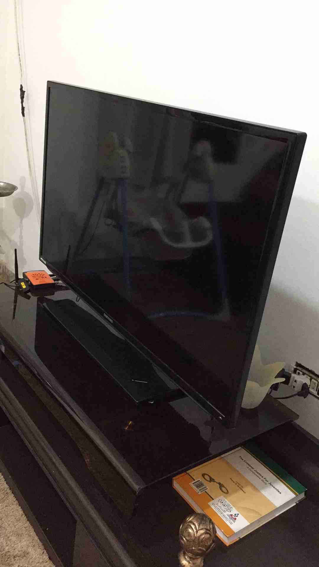 شاشة سامسونغ 43 بوصة
لا تنسَ أنك شاهدت هذا الإعلان في عنكبوت
شاشة سامسونغ مع الريموت الأصلي طبعاً...