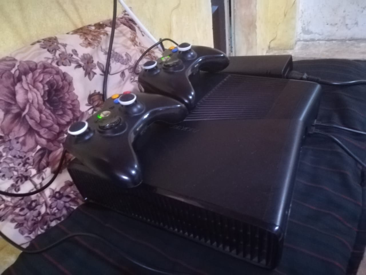 بسعر حرق ..xbox360 معدله نازل عليها 40 لعبة ومعها ادتين
لا تنسَ أنك شاهدت هذا الإعلان في عنكبوت...