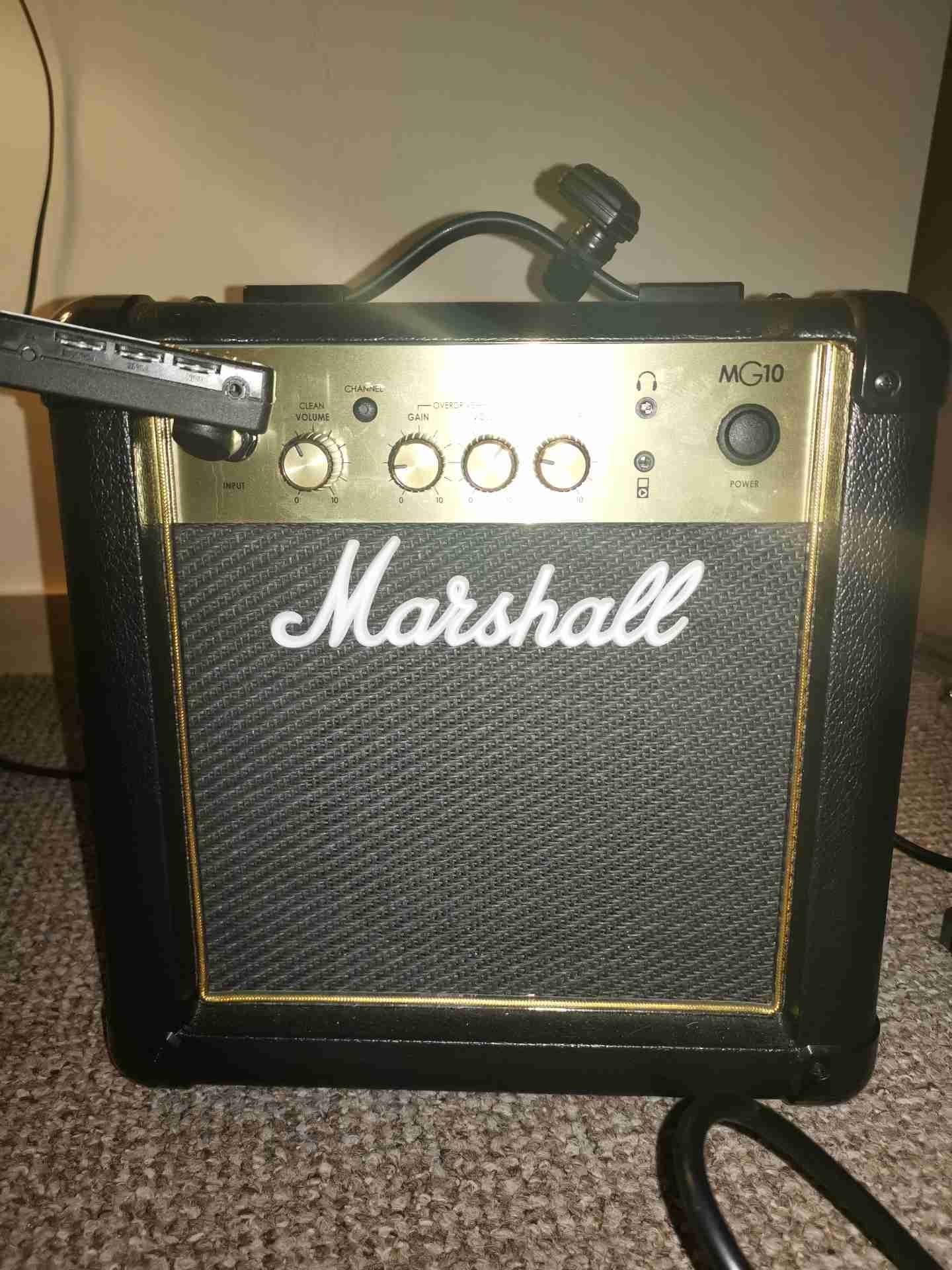 marshall speaker سماعات للجيتار الكهربائي
لا تنسَ أنك شاهدت هذا الإعلان في عنكبوت
سماعات مارش...