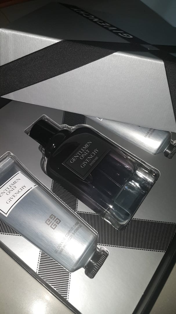 Givenchy Gentlemen Only Intense Full Gift Set
لا تنسَ أنك شاهدت هذا الإعلان في عنكبوت
3 Piece...