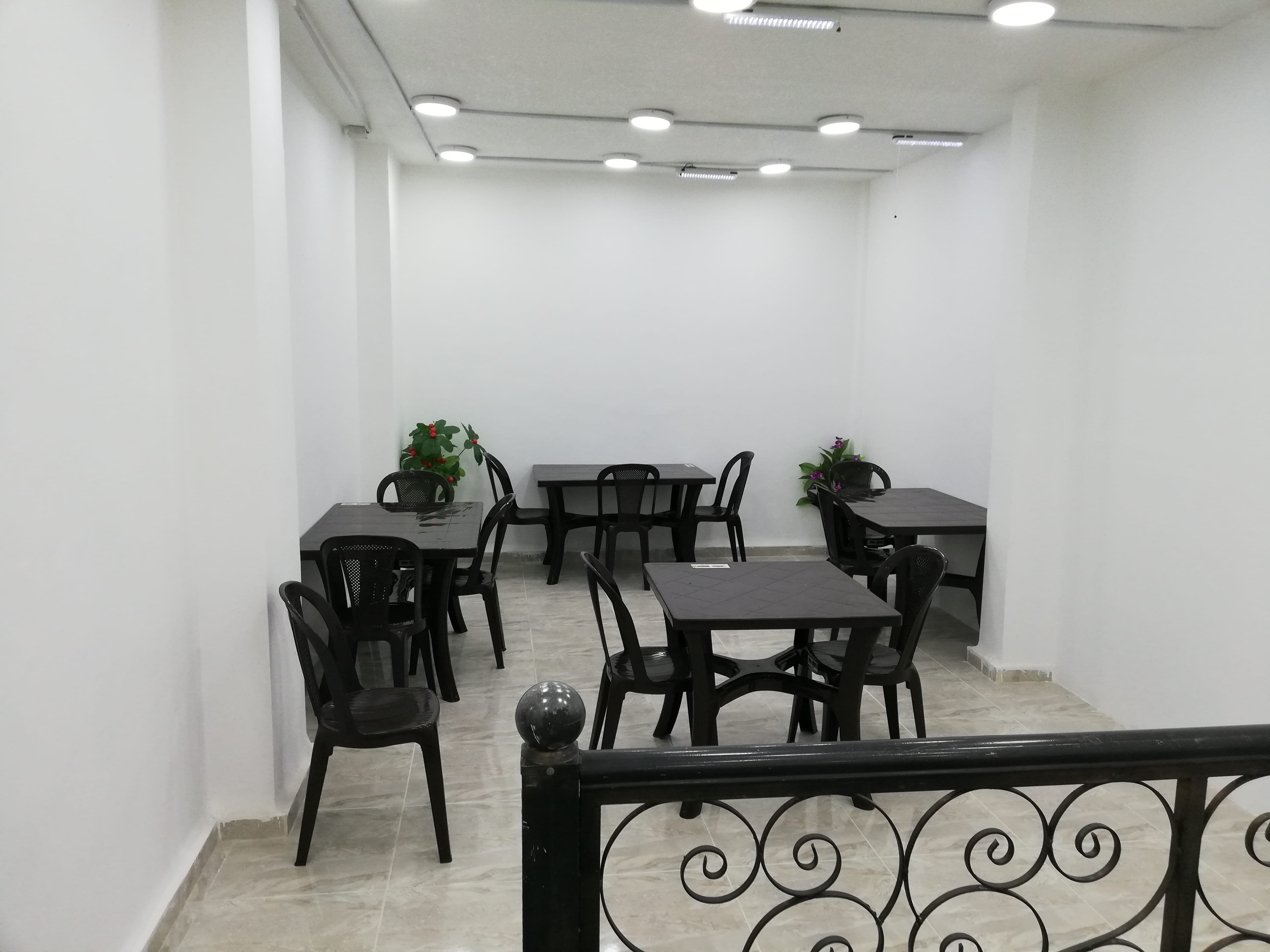 مطعم وملحمه وصاله معهم ديكورات وتشطيب جديد
لا تنسَ أنك شاهدت هذا الإعلان في عنكبوت
المطعم مج...