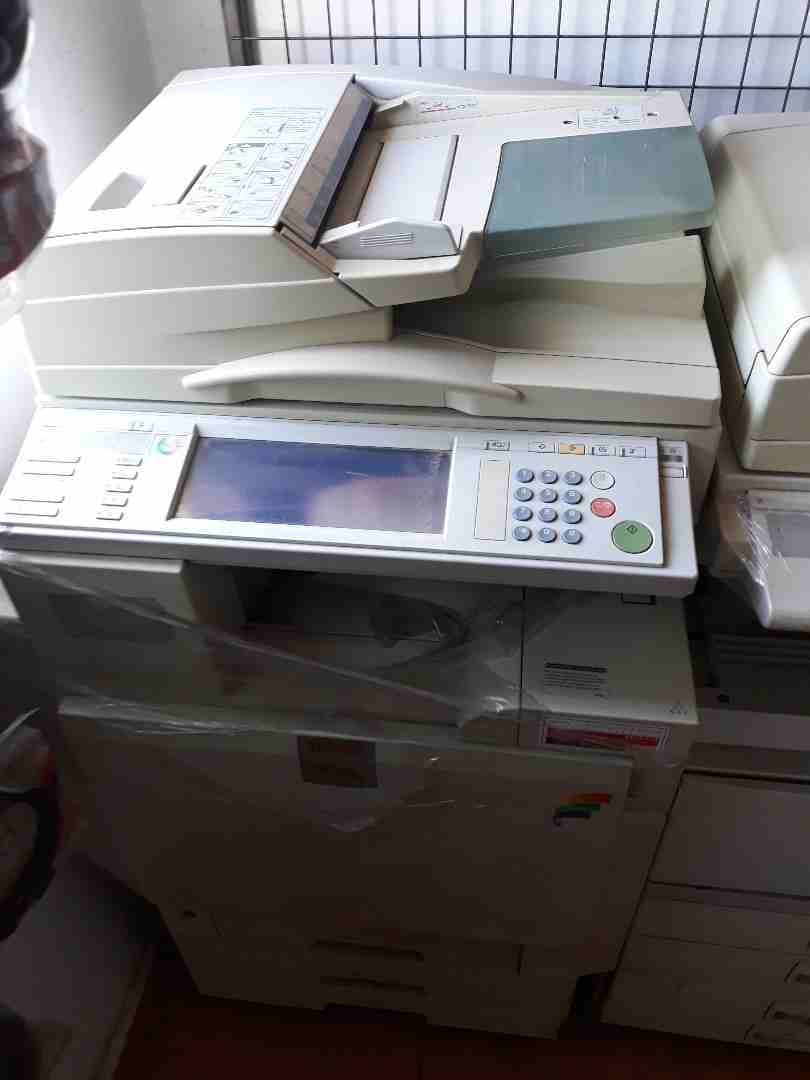 ماكنة تصوير ونسخ سريع ملون نوع RICOH AFICIO 3235C
لا تنسَ أنك شاهدت هذا الإعلان في عنكبوت
ما...