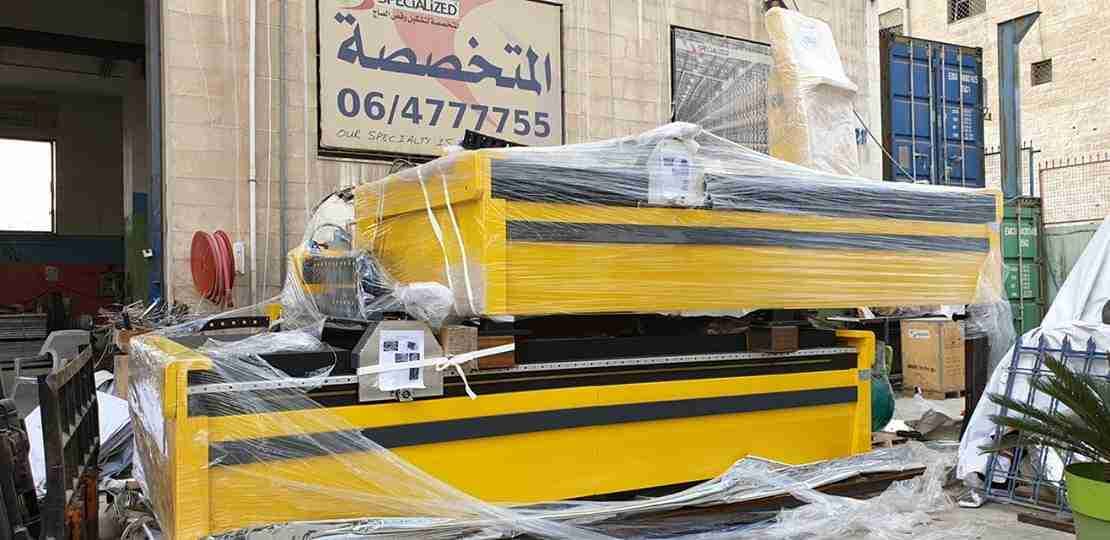 طعاجات ومقصات
لا تنسَ أنك شاهدت هذا الإعلان في عنكبوت
طعاجات (ثنايات) ومقصات وملفات و قراطات...