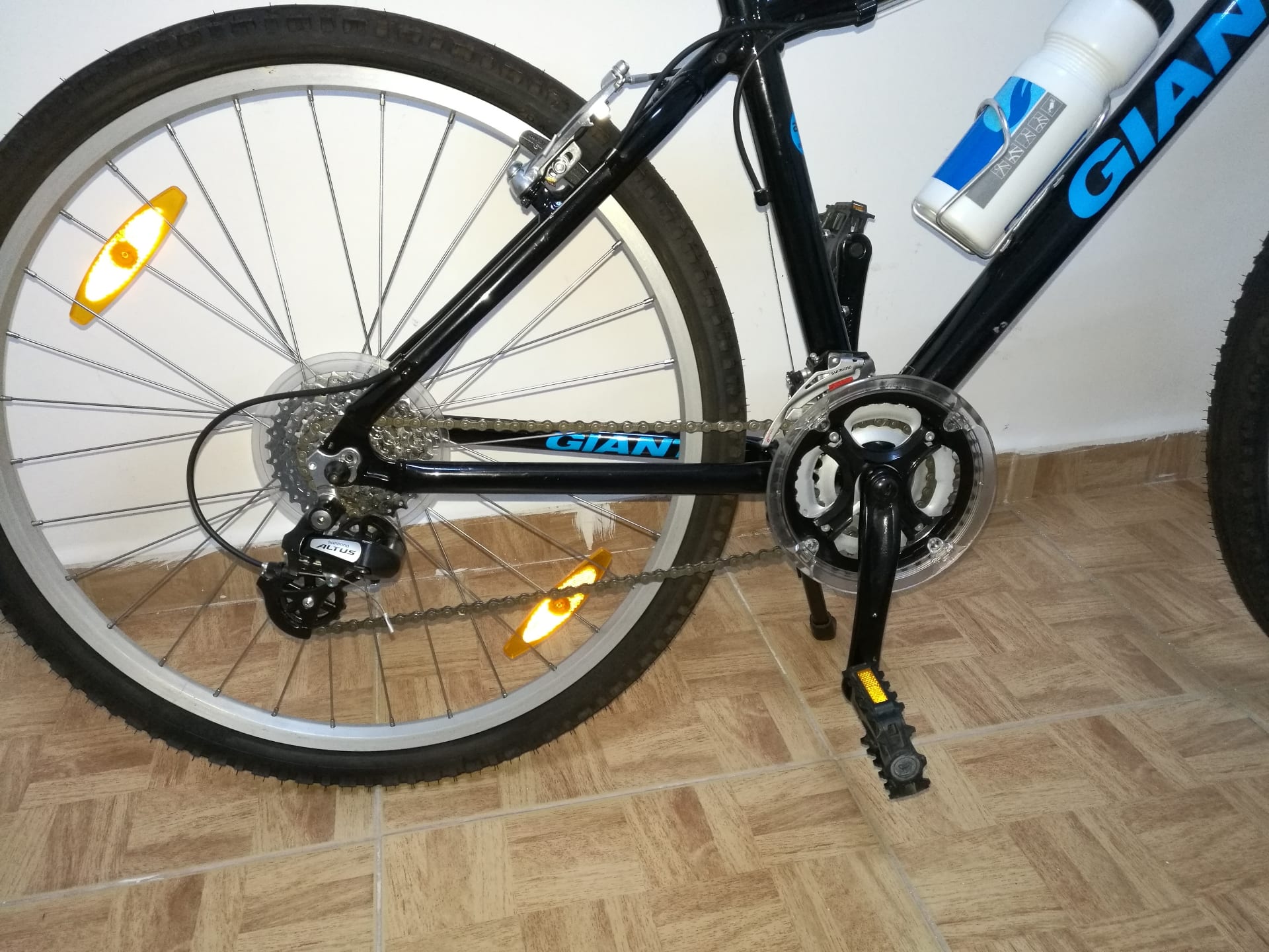 دراجات هوائية أصلية بحالة ممتازة TREK 3500 & GIANT SNAP S
لا تنسَ أنك شاهدت هذا الإعلان في عنكبوت...