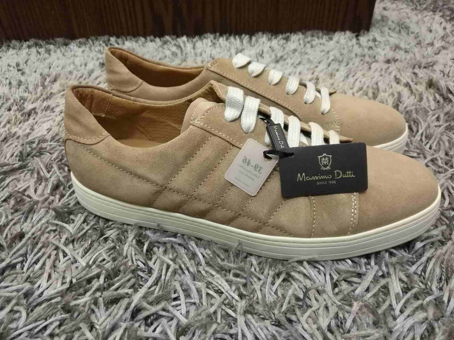 Massimo Dutti أصلي 100% جلد طبيعي صناعة البرتغال \مقاس 41
لا تنسَ أنك شاهدت هذا الإعلان في عنكبوت...