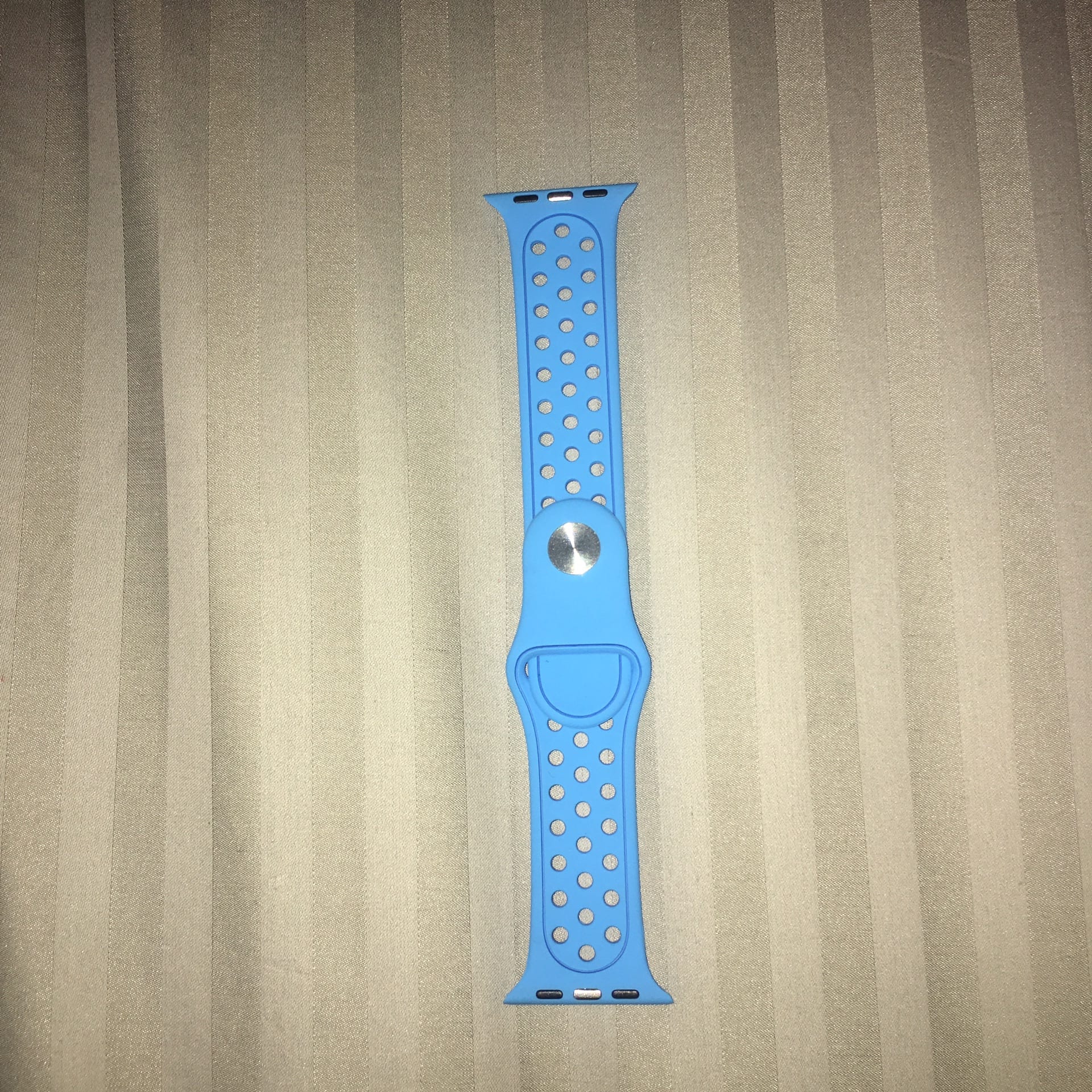 Apple watch bands
لا تنسَ أنك شاهدت هذا الإعلان في عنكبوت
size :38mm
Color : blue...