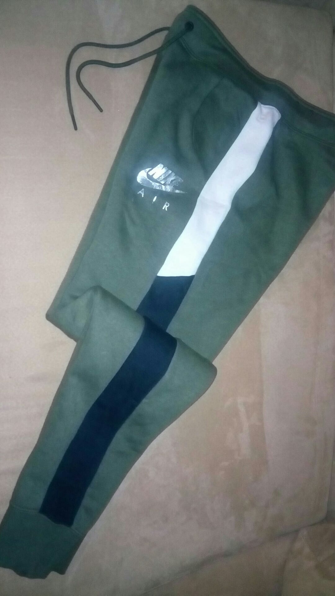 شويتشرات و بلايز و بنطلونات ماركات اصلي 100٪
لا تنسَ أنك شاهدت هذا الإعلان في عنكبوت
ملابس رج...