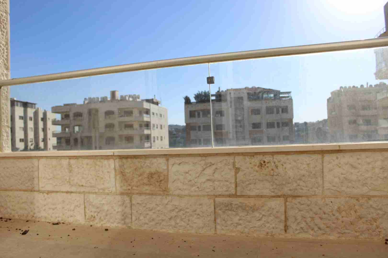 للايجار شقة فارغة سوبر ديلوكس في منطقة دير غبار 3 نوم مساحة 200 م² - ط شبه ارضي
لا تنسَ أنك شاهدت هذا الإعلان في عنكبوت...