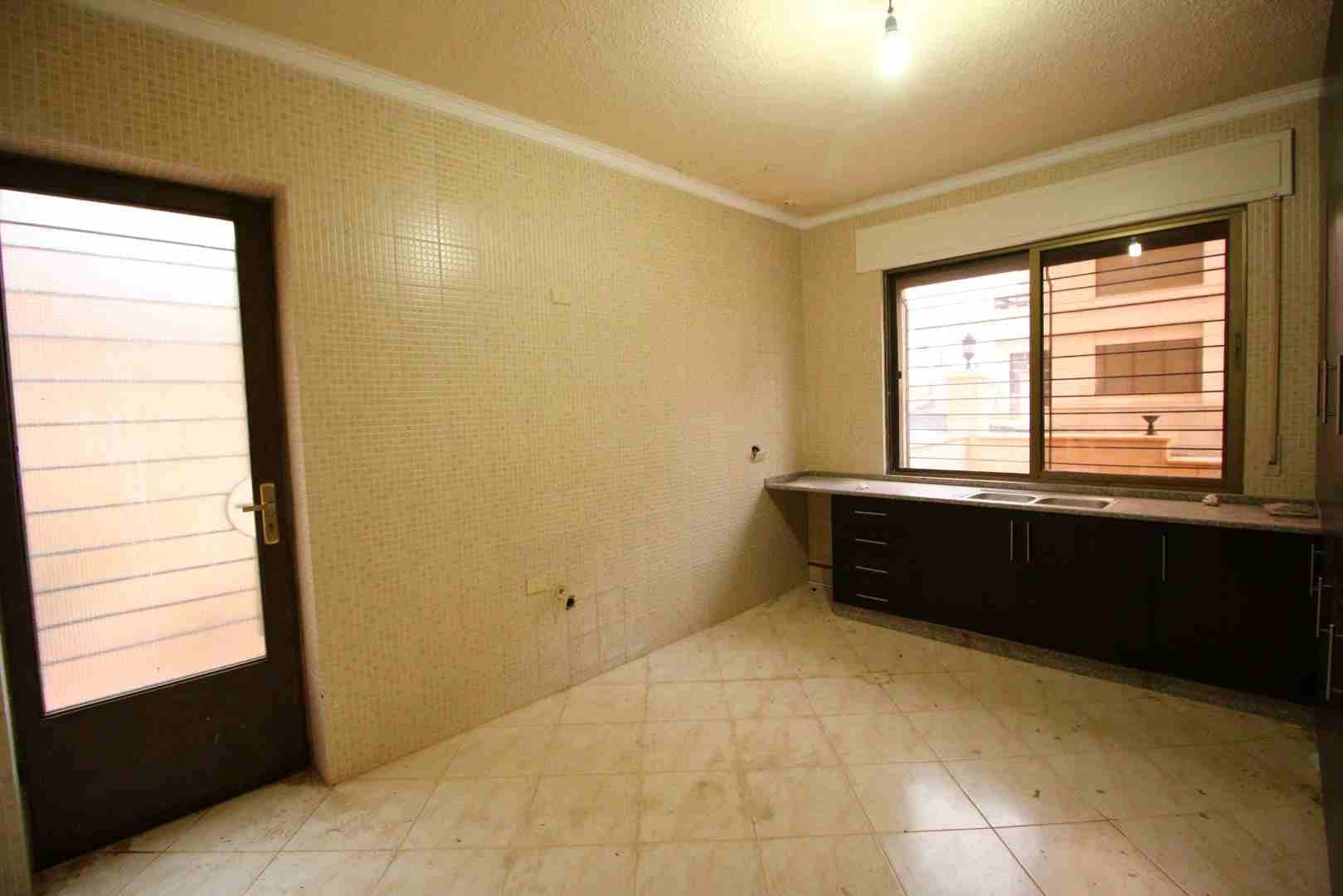 شقة ارضية فارغة في تلاع العلي 3 غرف نوم قرب الارسال
لا تنسَ أنك شاهدت هذا الإعلان في عنكبوت
شقة ف...