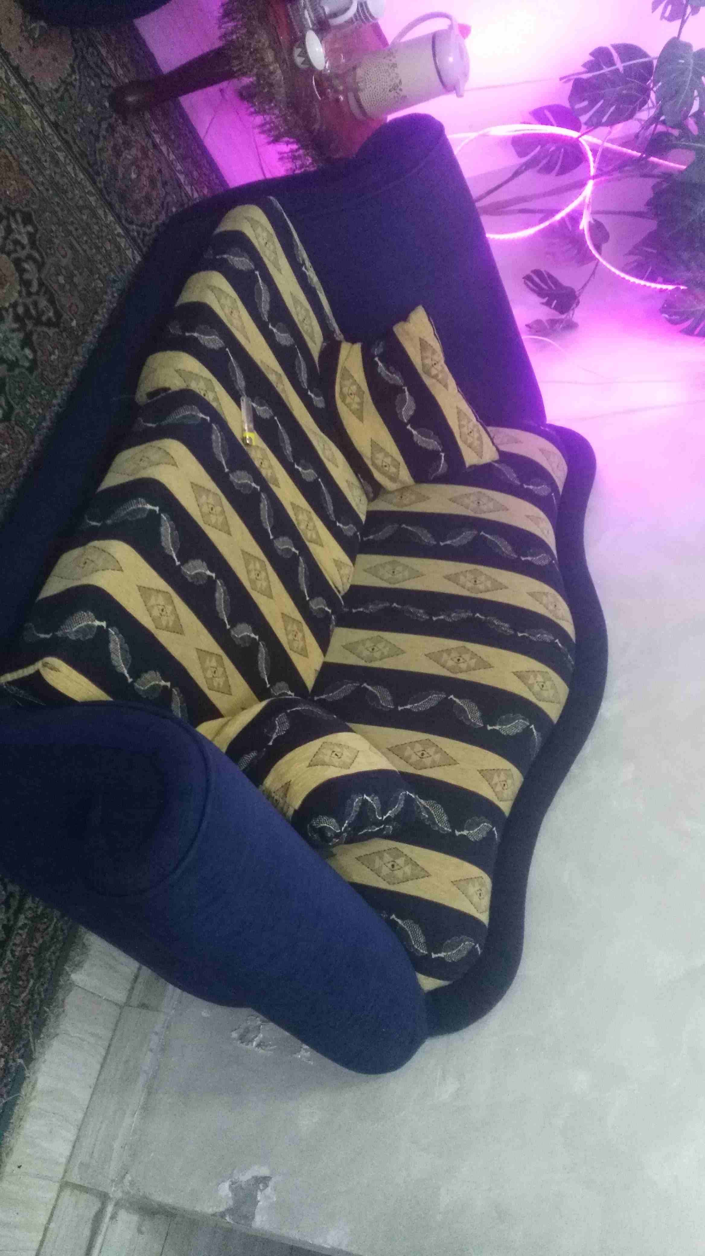 طقم كنب مع سجاده وطاولتين
لا تنسَ أنك شاهدت هذا الإعلان في عنكبوت
انصاف جدن...