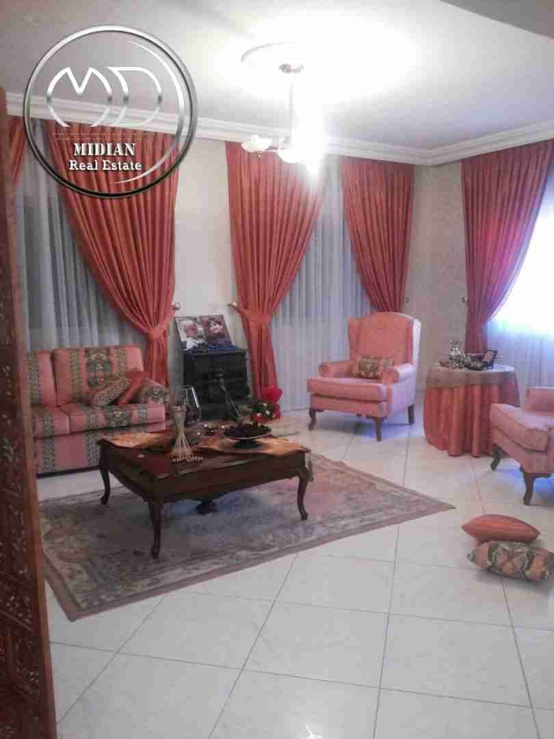 فيلا فارغه للبيع الامير راشد قرب دوار البريد مساحه 430م مع ترس وحديقه 300 م .
لا تنسَ أنك شاهدت هذا الإعلان في عنكبوت...