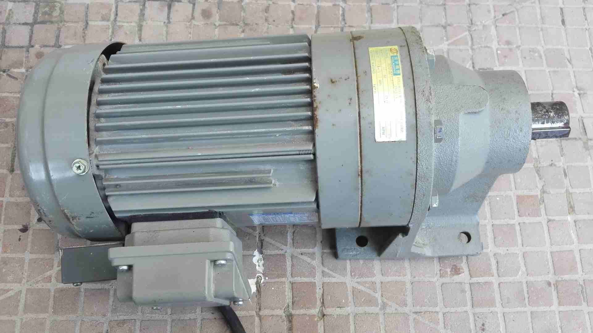 ماتورين ايطالي 3 حصان و الاخر تايواني للسرعات البطيئة
لا تنسَ أنك شاهدت هذا الإعلان في عنكبوت
ما...
