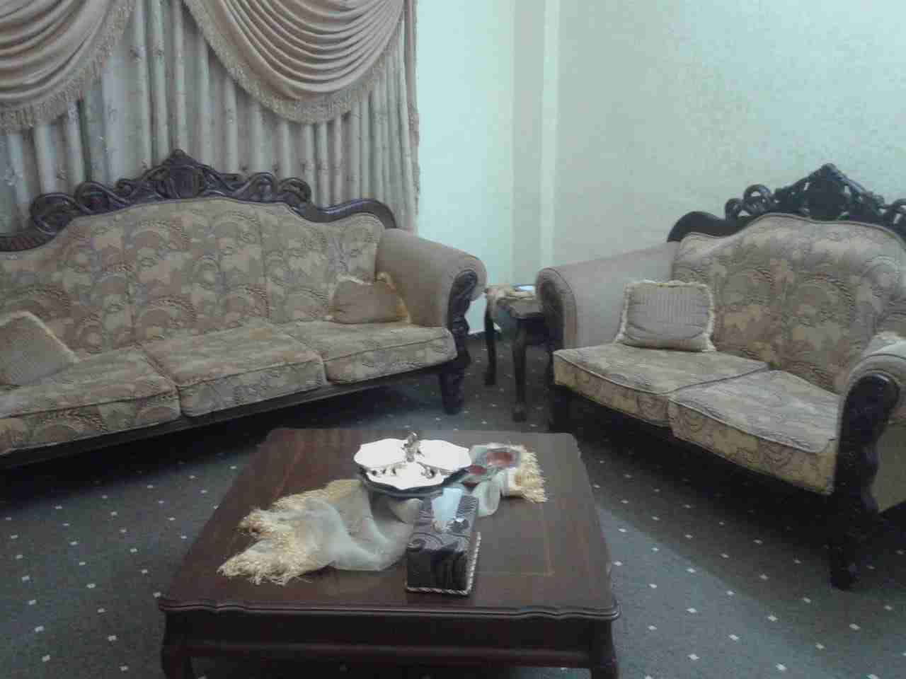 غرفه ضيوف
لا تنسَ أنك شاهدت هذا الإعلان في عنكبوت
كنب مع البرادي والطاولات...