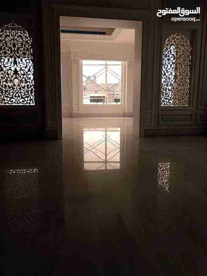 جلي وتنظيف وتلميع وتشميع جميع انواع البلاط للأستفسار0796240380
لا تنسَ أنك شاهدت هذا الإعلان في عنكبوت...