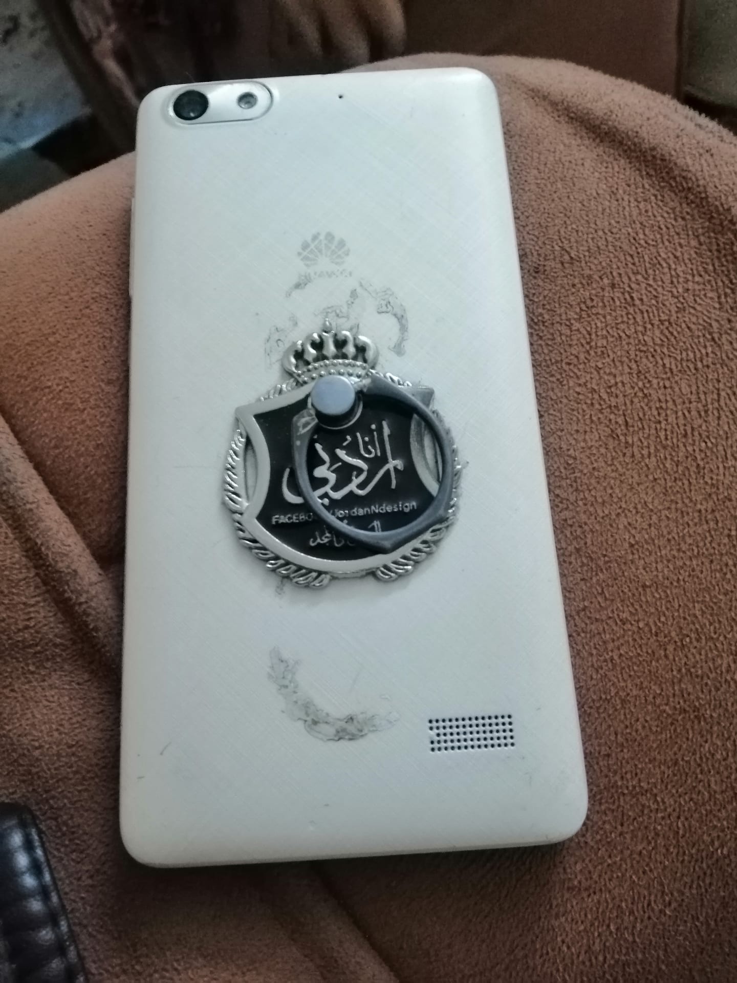 سوني z2 هواوي
لا تنسَ أنك شاهدت هذا الإعلان في عنكبوت
السوني نضيف بحاجه لقزازه خلفيه الهوا...