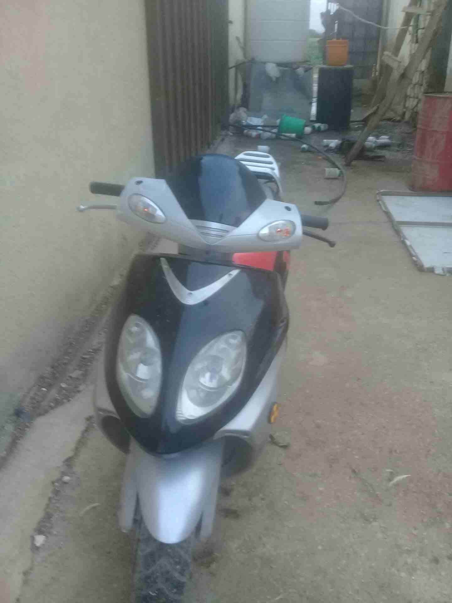 موديل 2006
لا تنسَ أنك شاهدت هذا الإعلان في عنكبوت
سكوتر نظيف شغل 100% شوف بعينك ولا تشوف بصوره...