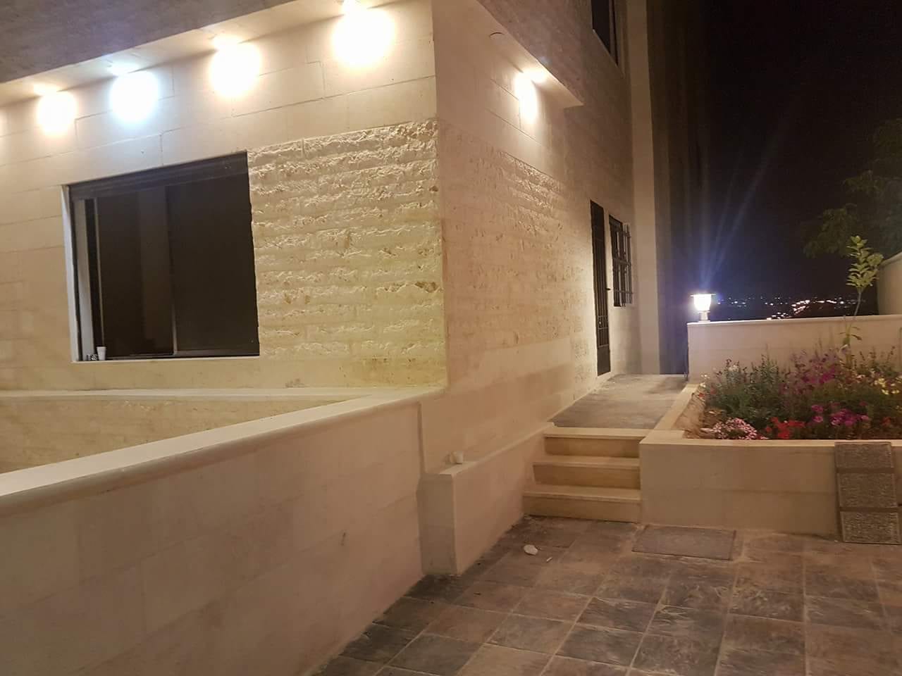 شقة شبه ارضية للبيع في ربوة عبدون من المالك مباشرة بسعر مغري
لا تنسَ أنك شاهدت هذا الإعلان في عنكبوت...