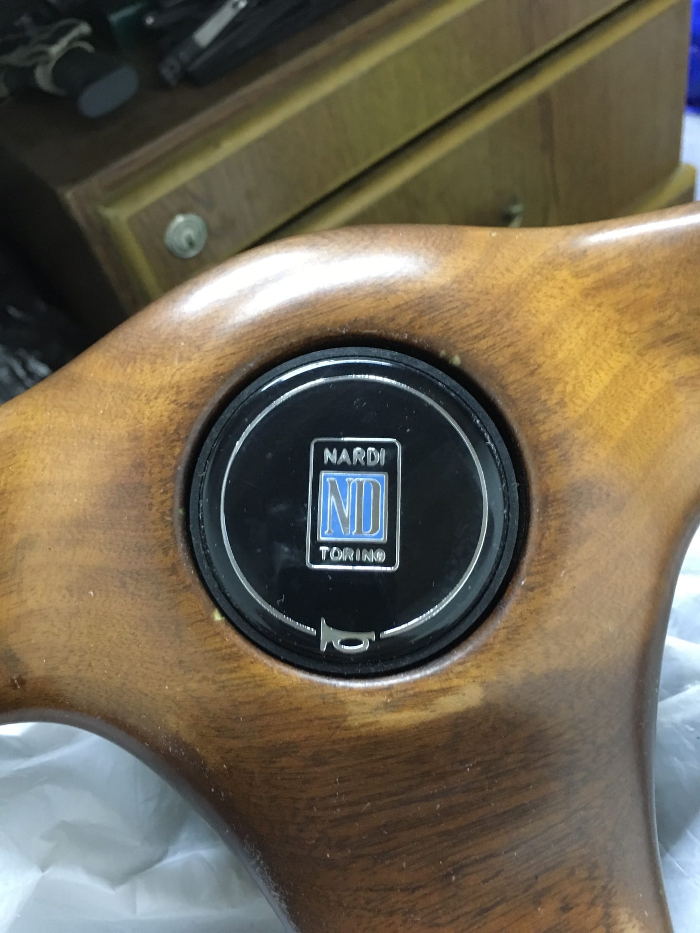 ستيرنج ناردي Nardi ايطالي أصلي خشب جوز أصلي وكالة مع بوكس أصلي
لا تنسَ أنك شاهدت هذا الإعلان في عنكبوت...