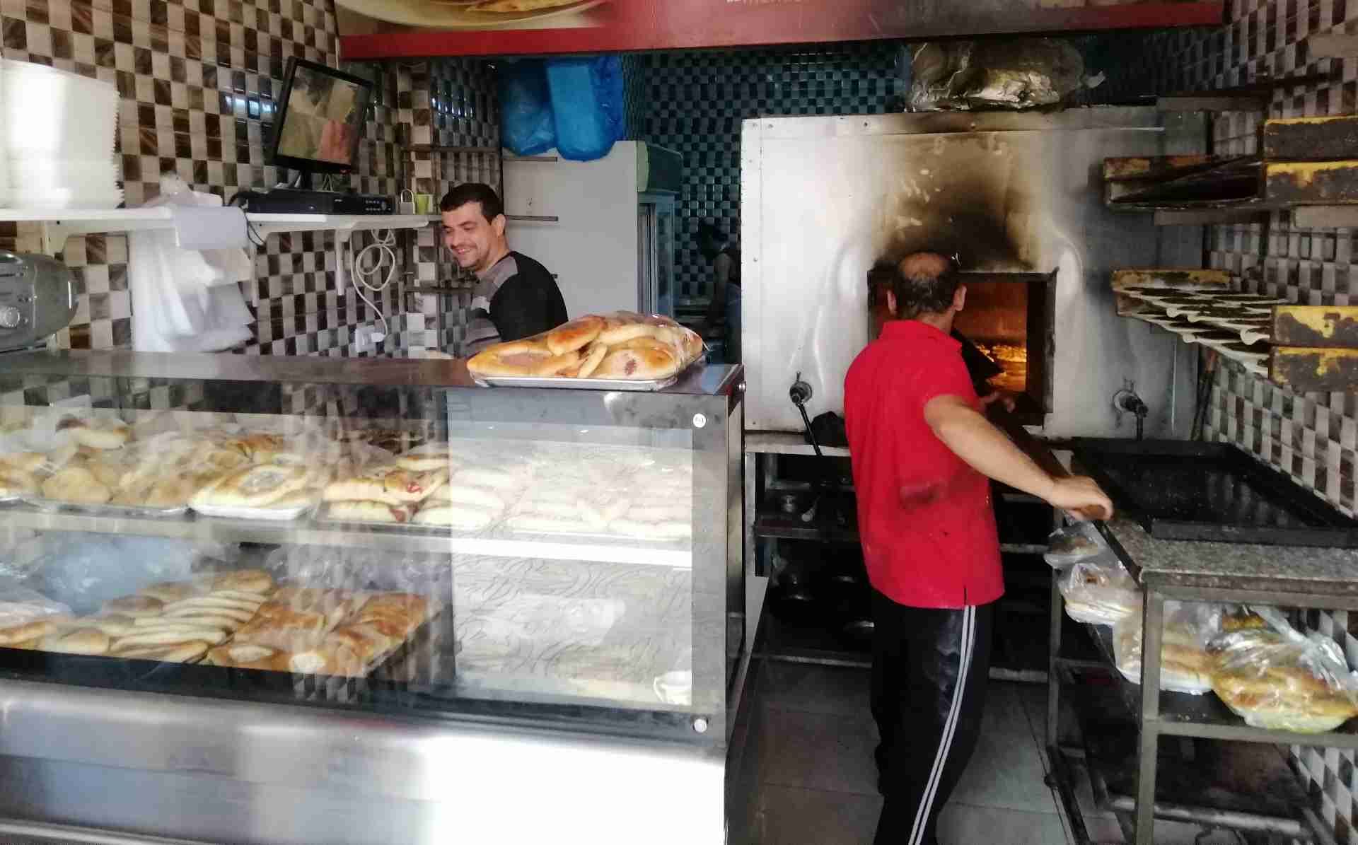 محل معجنات للبيع بطلبياته/ في مخيم الحسين
لا تنسَ أنك شاهدت هذا الإعلان في عنكبوت
محل معجنات...