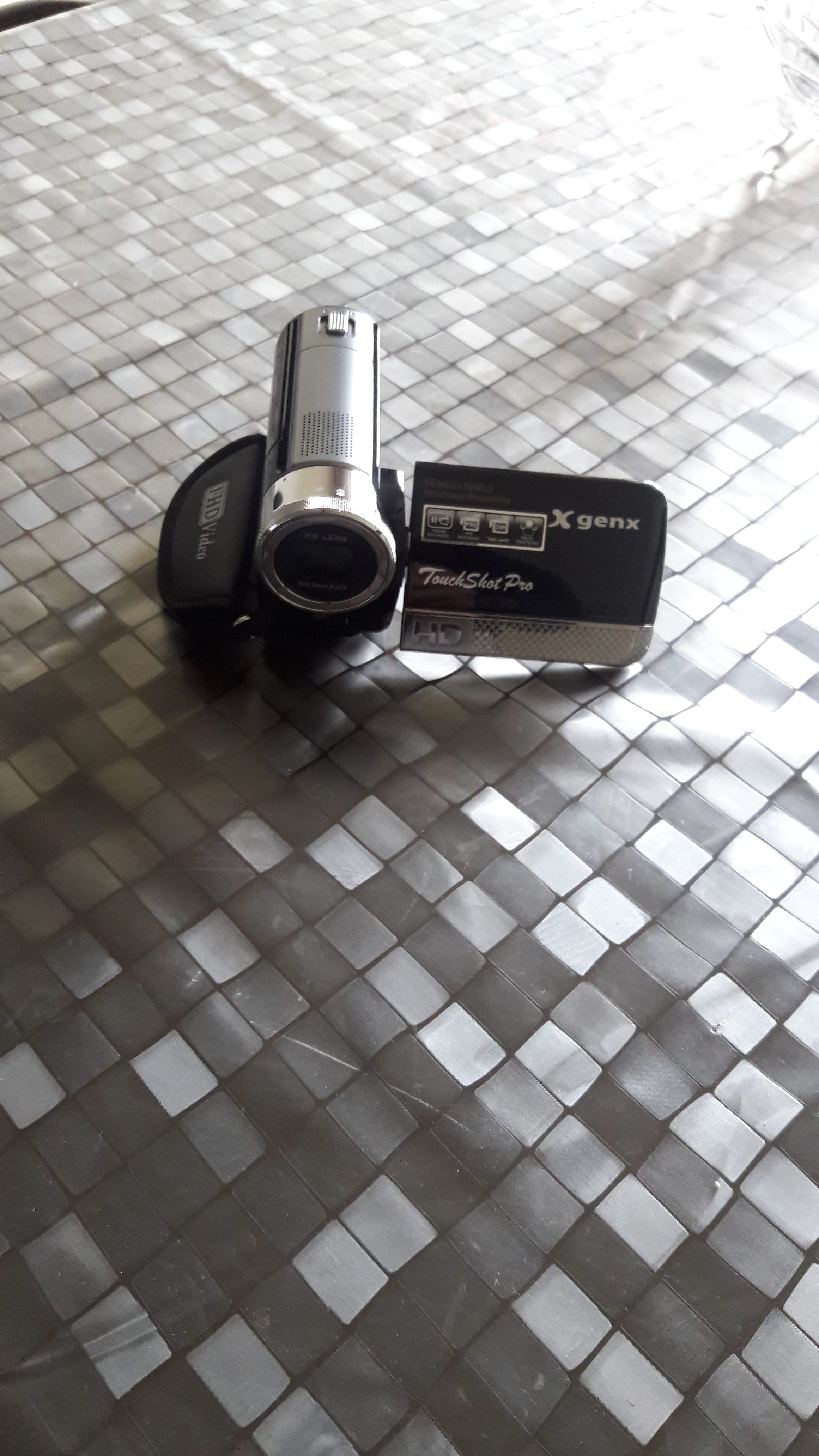 كاميرا Genx HD عدد 2 للبيع
لا تنسَ أنك شاهدت هذا الإعلان في عنكبوت
كاميرا Genx للبيع تصوير HD...