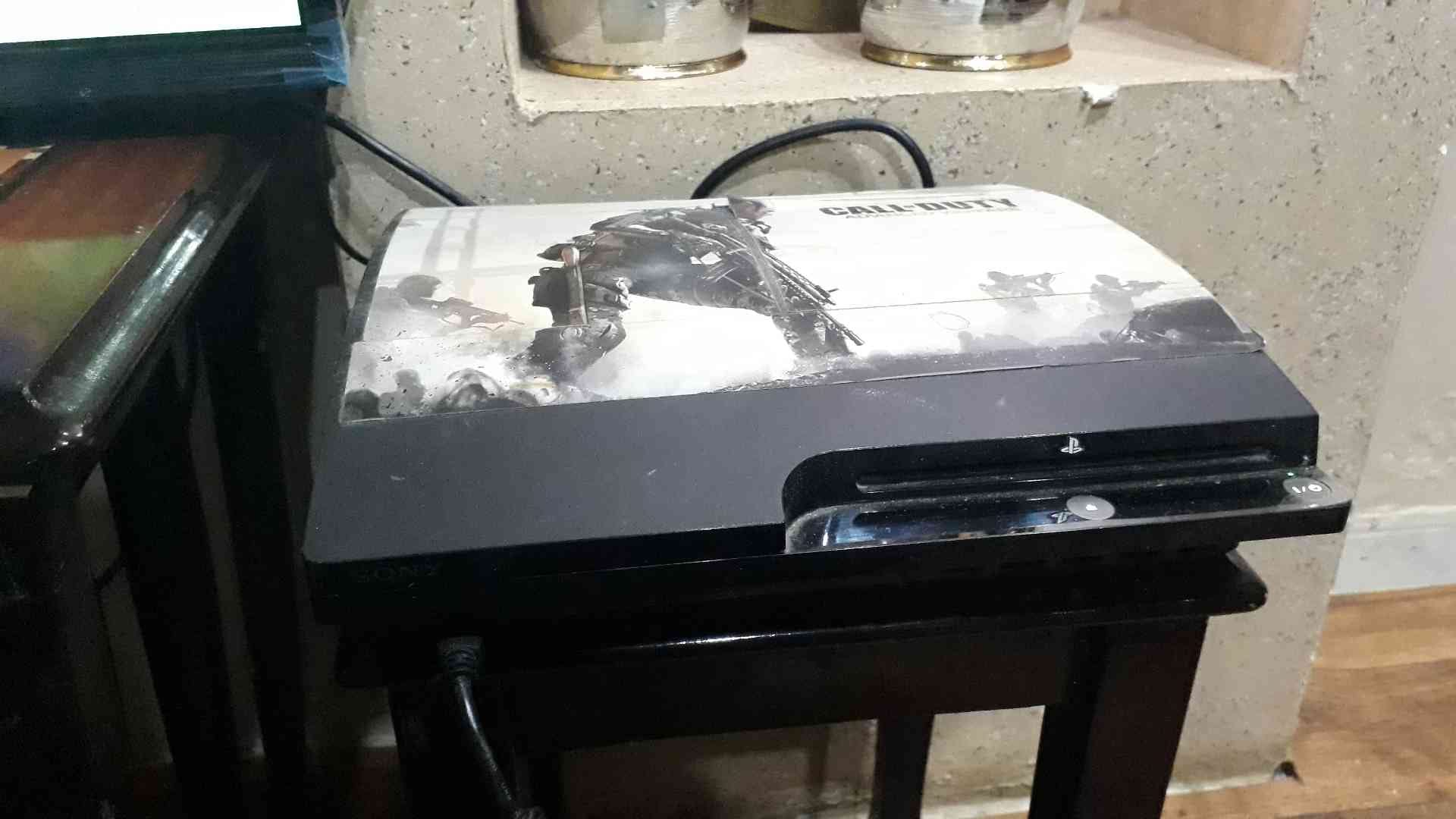 بلاستيشن 3 نازل عليه 17 لعبه للبيع
لا تنسَ أنك شاهدت هذا الإعلان في عنكبوت
جهاز سليم نظيف جدا...
