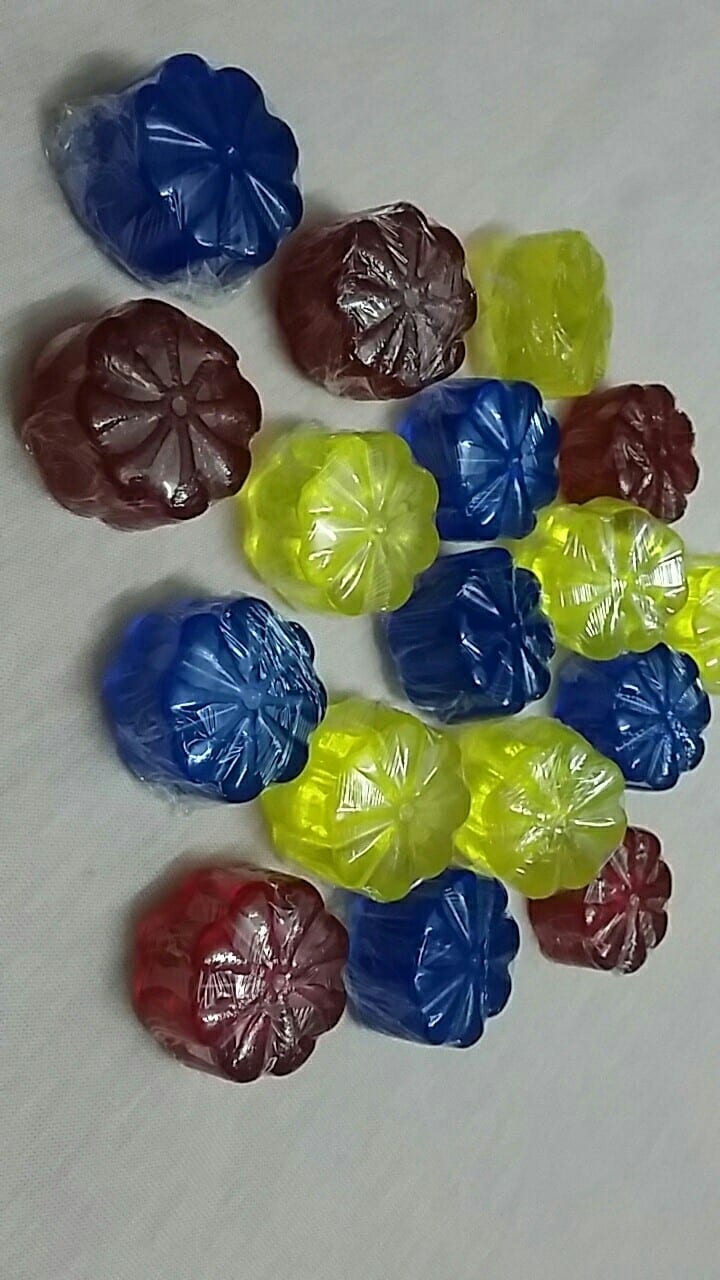 صناعات يدويه
لا تنسَ أنك شاهدت هذا الإعلان في عنكبوت
حروف مزينه و صابون معطر و اطواق بنات وبك...