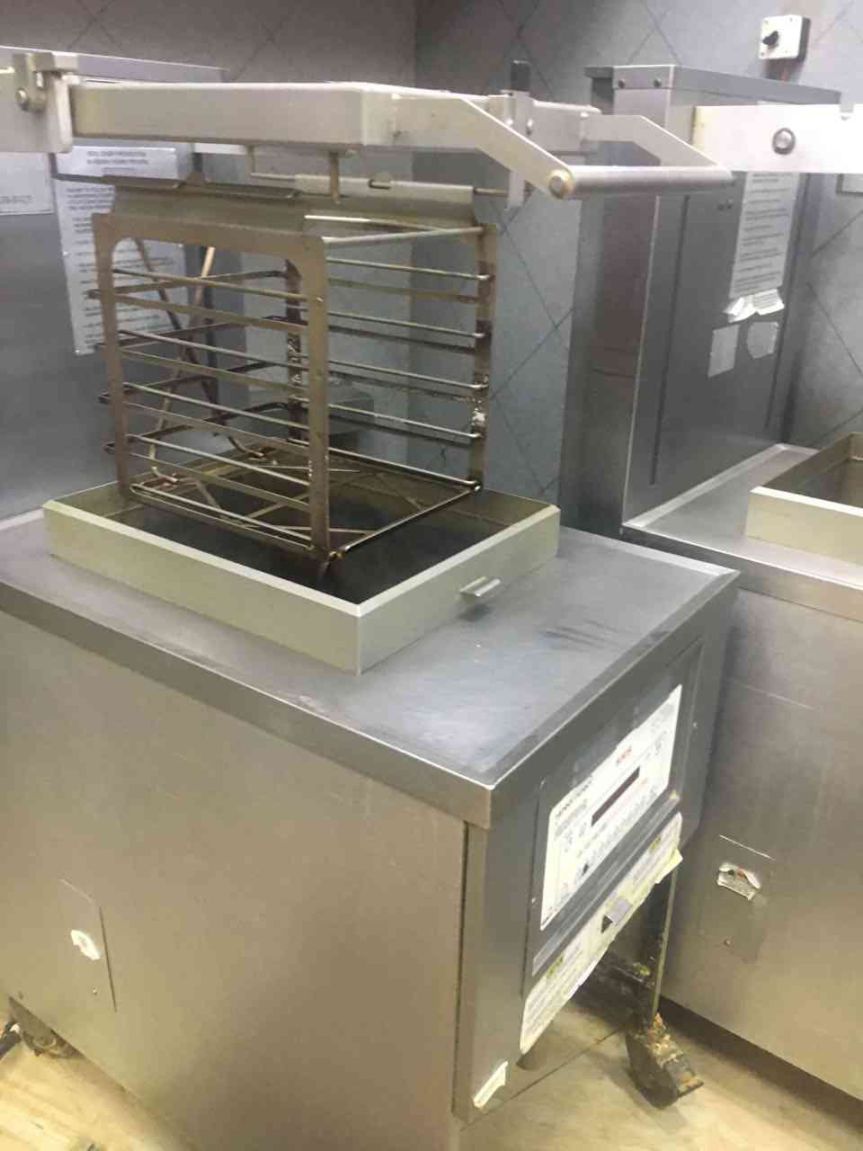 ماكينات henny penny
لا تنسَ أنك شاهدت هذا الإعلان في عنكبوت
ماكينات henny penny 8 head
و 4hea...