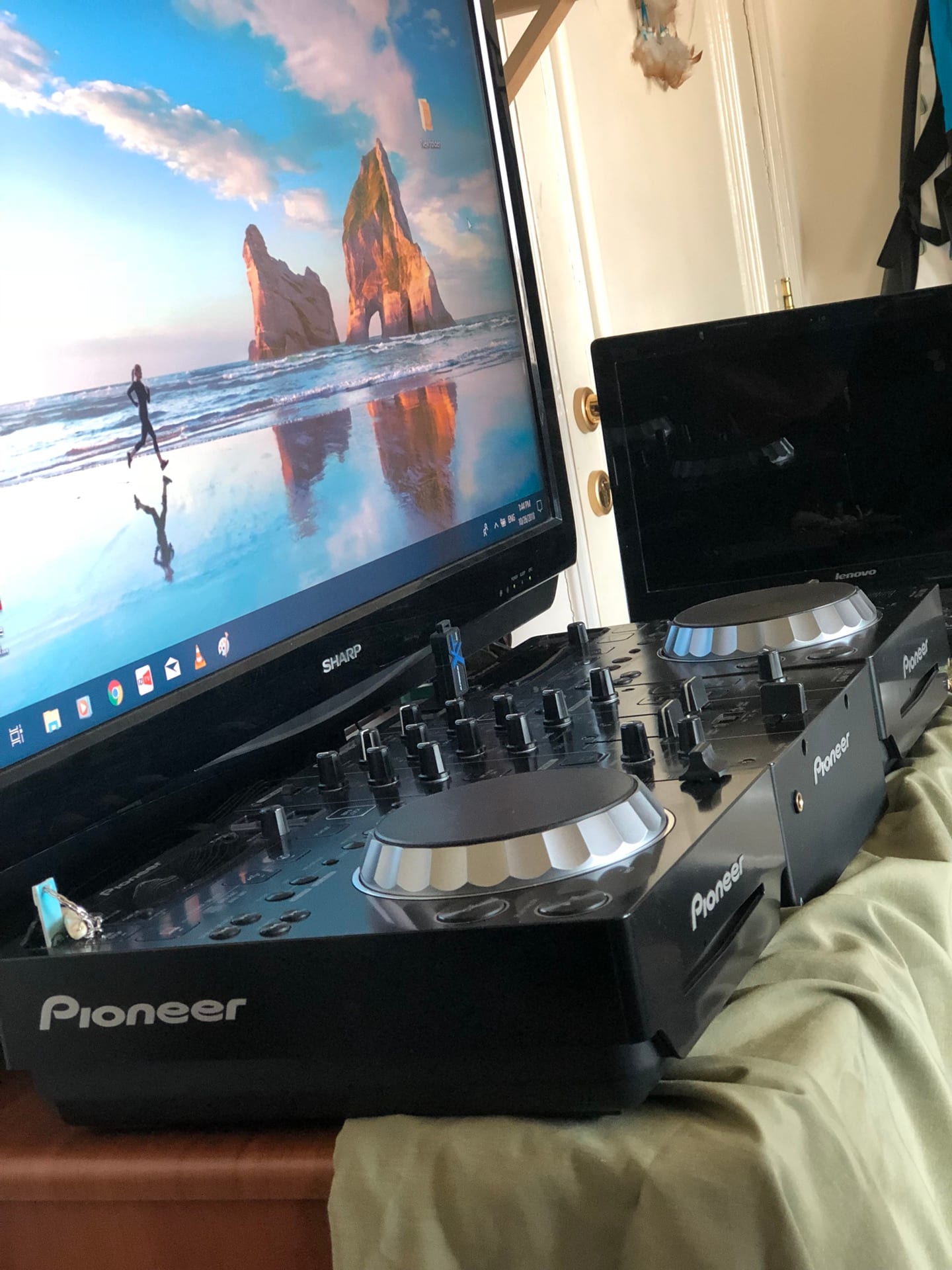 Pioneer 350 DJ set
لا تنسَ أنك شاهدت هذا الإعلان في عنكبوت
Pioneer DJ decks - ‎د.ا.1,150&...
