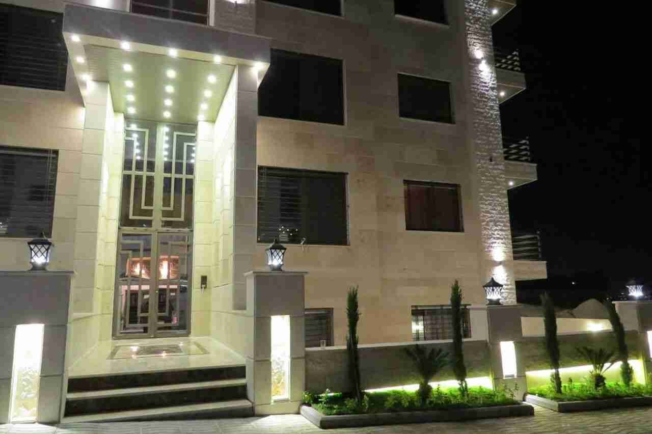 شقة اقساط على طريق المطار ومن المالك مباشرة
لا تنسَ أنك شاهدت هذا الإعلان في عنكبوت
شقة فاخرة...