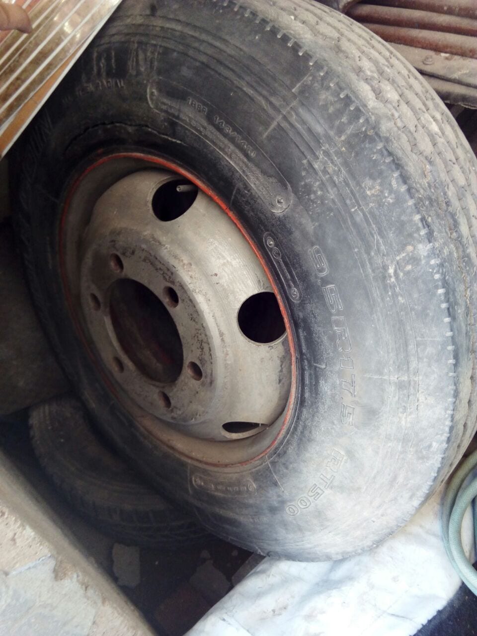 مطلوب جنطات 4
لا تنسَ أنك شاهدت هذا الإعلان في عنكبوت
ال بي 813 17.5 9.5...