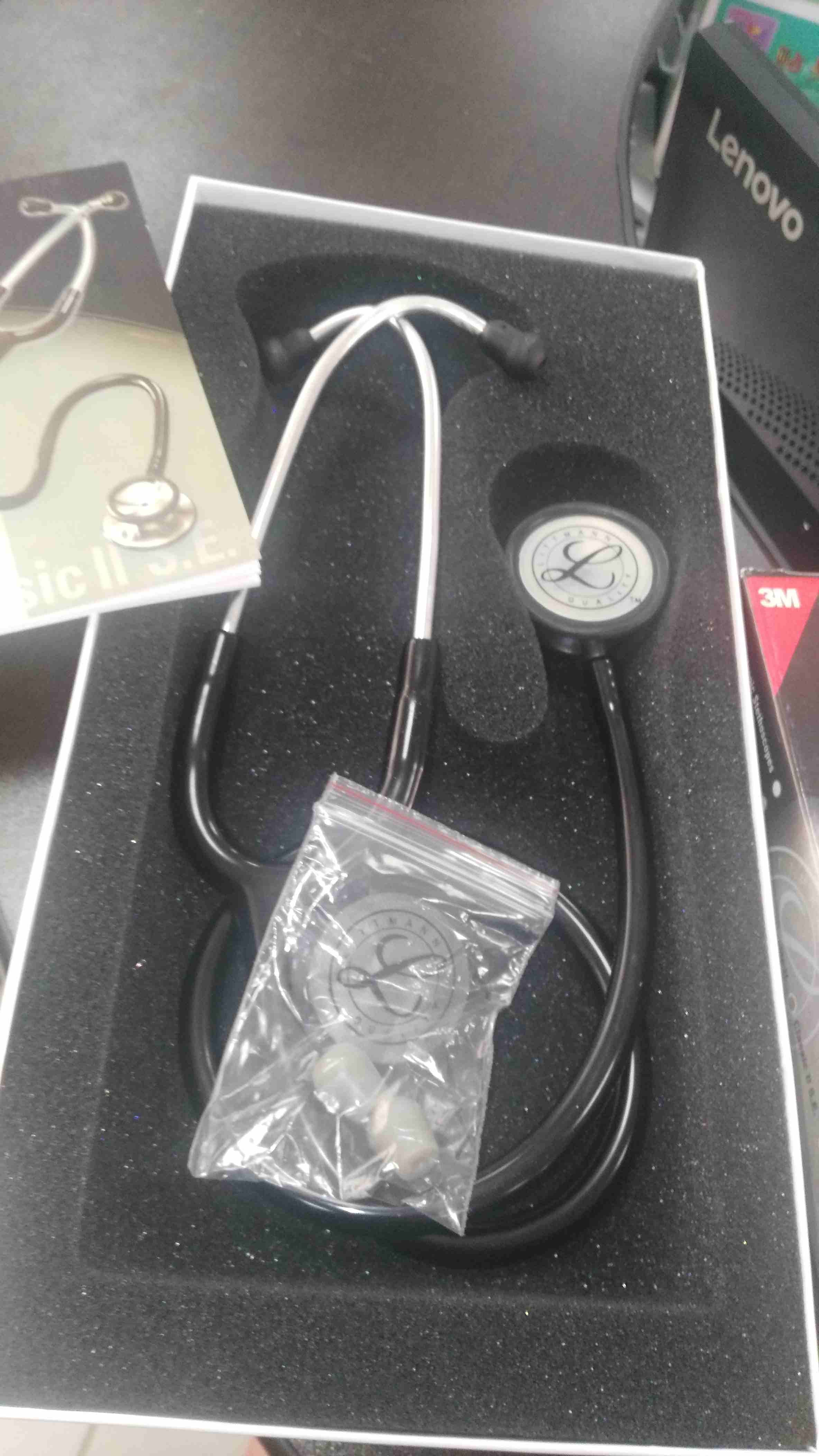 سماعات طبيب Littmann جديد صناعة امريكية
لا تنسَ أنك شاهدت هذا الإعلان في عنكبوت
سماعات طبيب جديد...