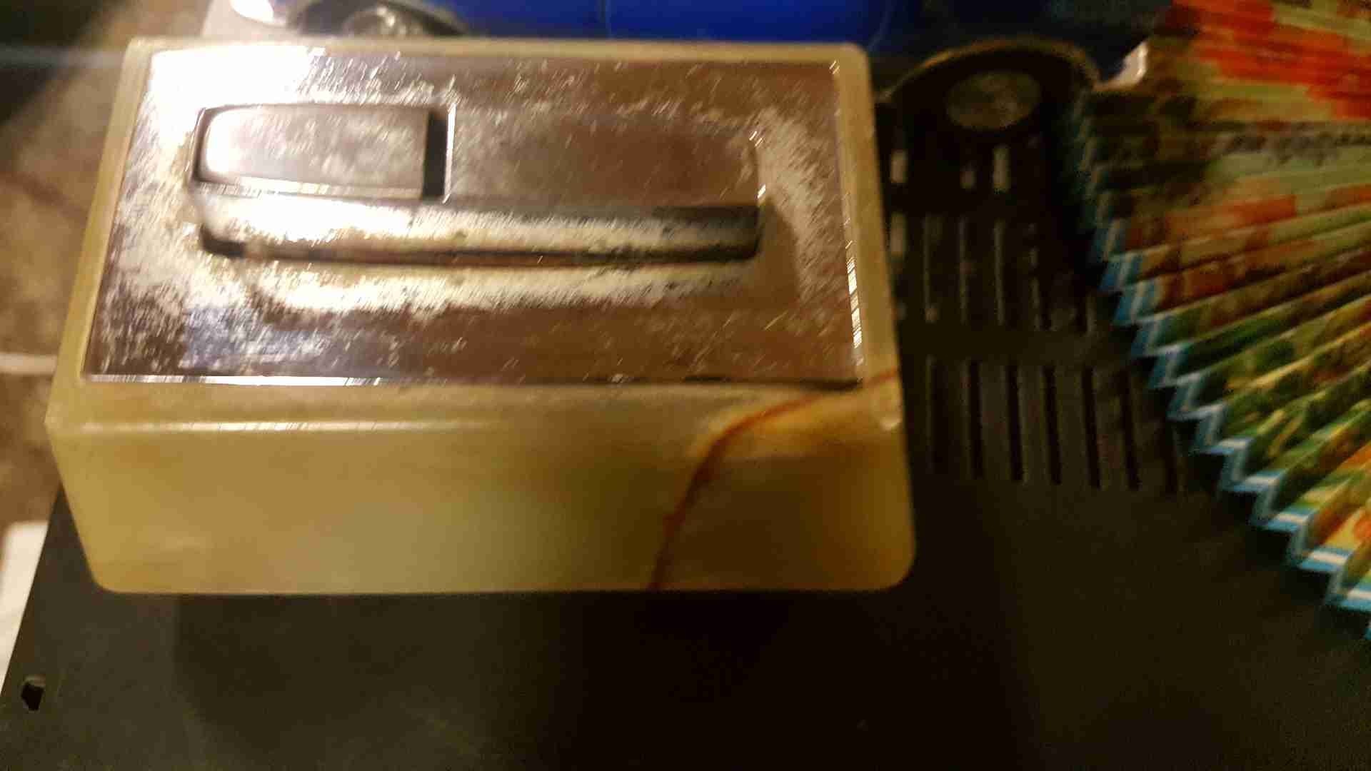 قداحة مرمر
لا تنسَ أنك شاهدت هذا الإعلان في عنكبوت
قداحة مرمر...