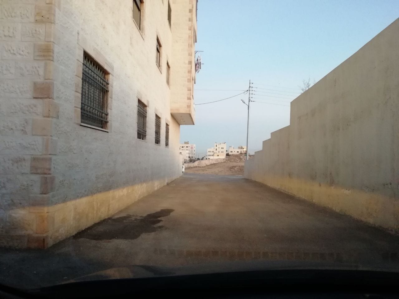شقه ارضيه للبيع في البنيات طريق المطار مساحته 135و100متر كرميد عمر البناء سنتين
لا تنسَ أنك شاهدت هذا الإعلان في عنكبوت...
