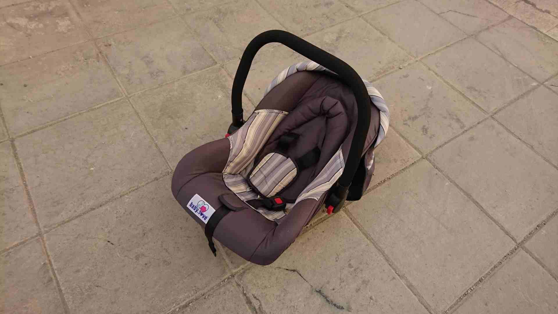car seat barely used looks like new كرسي سيارة بحالة جديد
لا تنسَ أنك شاهدت هذا الإعلان في عنكبوت...