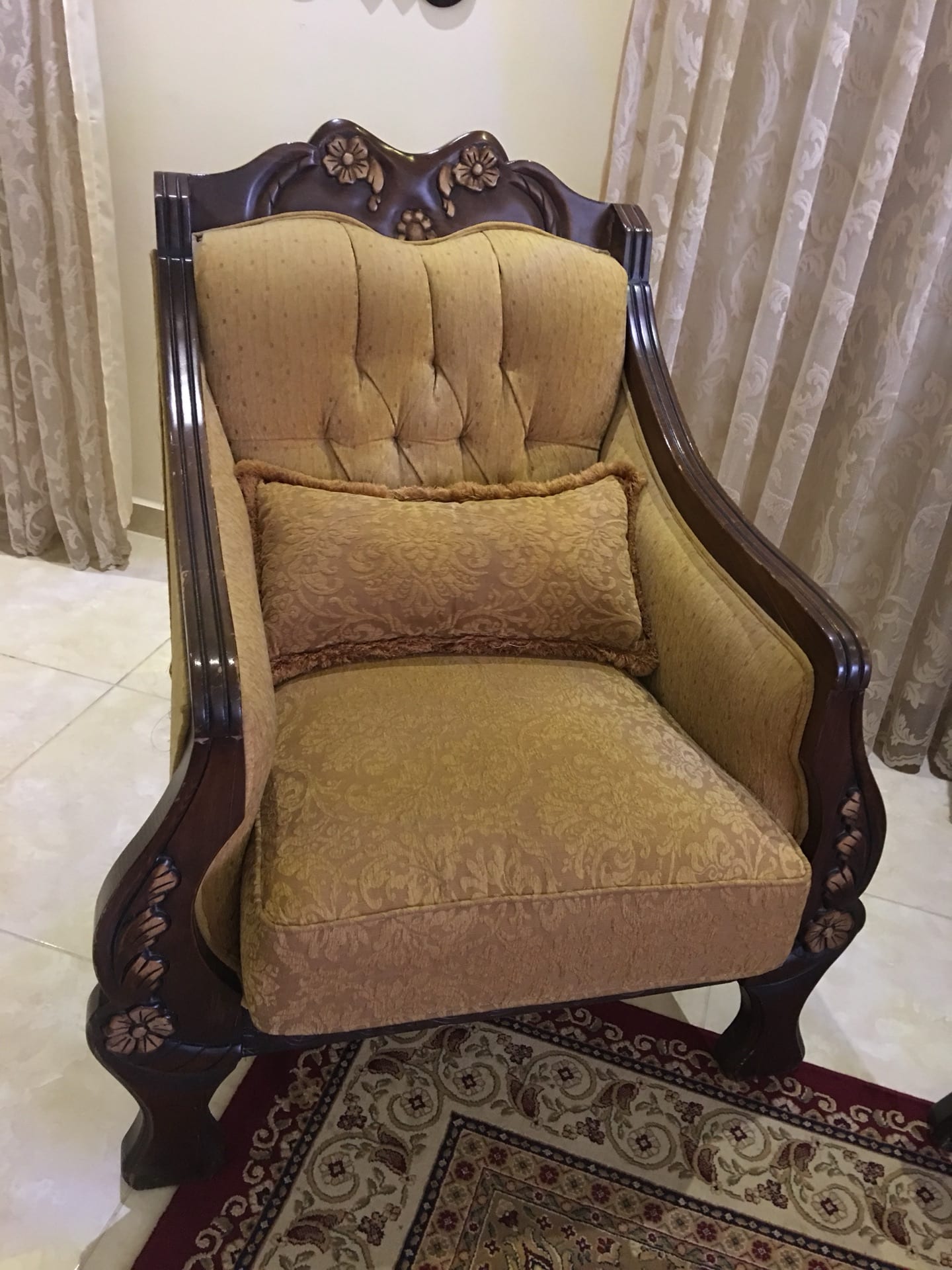 طقم كنت - غرفة ضيوف
لا تنسَ أنك شاهدت هذا الإعلان في عنكبوت
طقم كنب للبيع بحاله ممتازه...